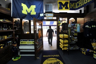 moe-sports-shop-entrance.jpg