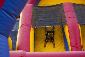 obstacle-course-fan-day.jpg