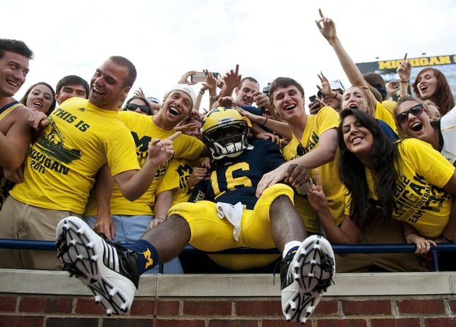 denard-clebrate-air-force-crowd.jpg