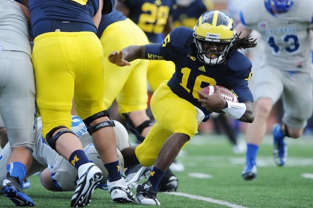 denard-robinson-um-football-air-force.jpg