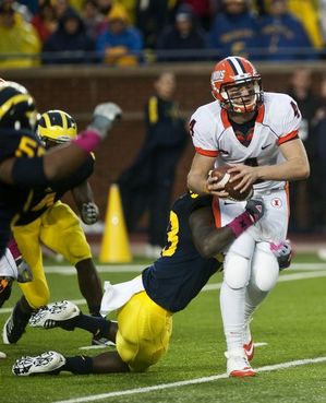 quarterback-sack-umfb-ill.JPG