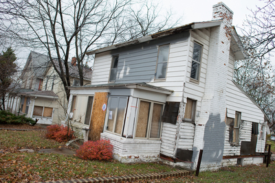 near_North_Main_House_blighted_house.jpg