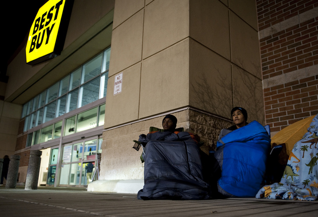 best_buy_black_friday_2012_shoppers.jpg