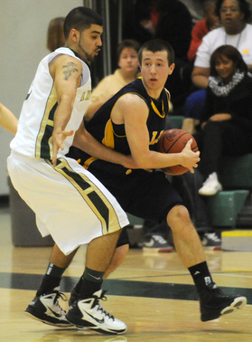 saline-basketball-reece-dils.JPG