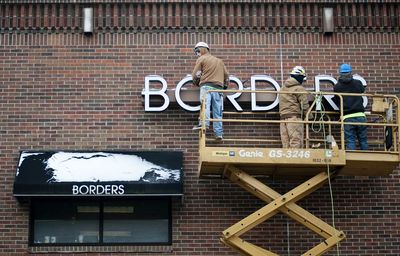 borders_sign_removed_downtown.jpg