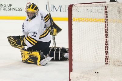 um-goalie-hockey-loss.jpg