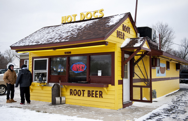 02012013_BIZ_BillsHotdog_DJB_0005.jpg