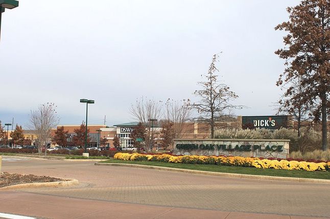 GREEN_OAK_VILLAGE_PLACE.JPG