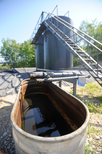 032913_PAXTON-OIL-WELL1.JPG