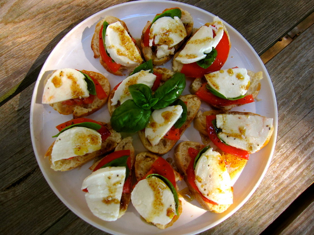 Super-Fast Caprese Canapes - recipe is an easy way to use up succulent ...