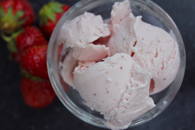 strawberry_buttermilk_ice_cream.jpg