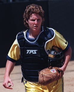 Gentile-Melissa-EMU-softball-um-shot.jpg