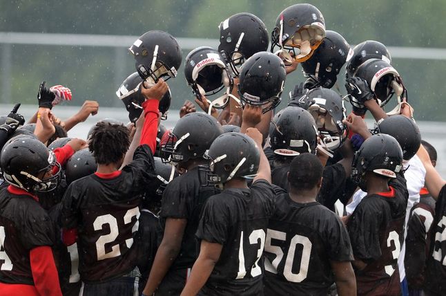 ypsilinti-football-team-2013.JPG