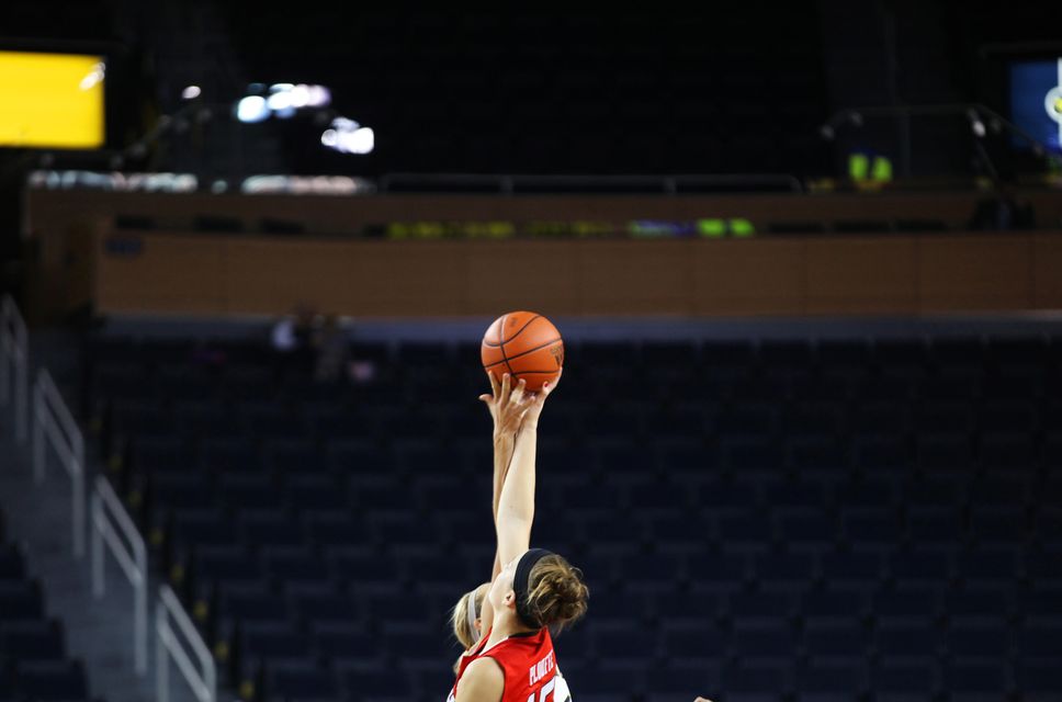 Kate Thompson Scores 17 Points In Michigan S 55 50 Women S