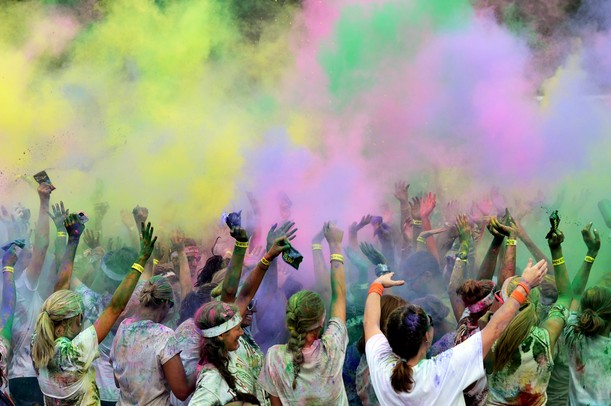 Thousands dash through Ypsilanti in city's first Color Run