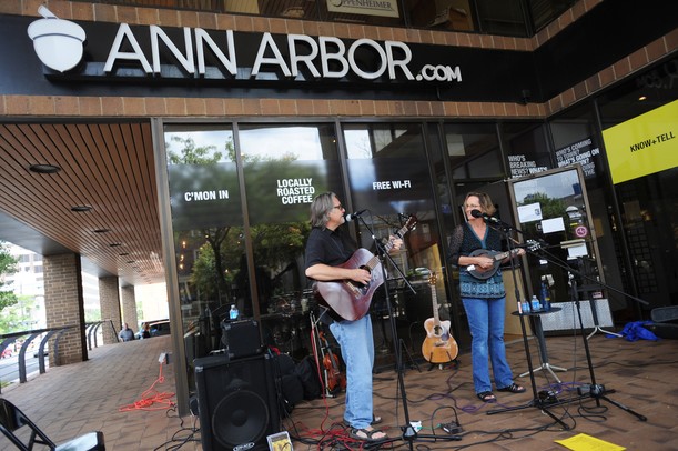 Images from Lisa Pappas and Michael Weiss' concert on the patio at ...