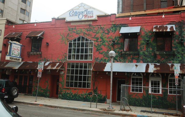 Original Cottage Inn serves up free Thanksgiving dinner for low-income ...